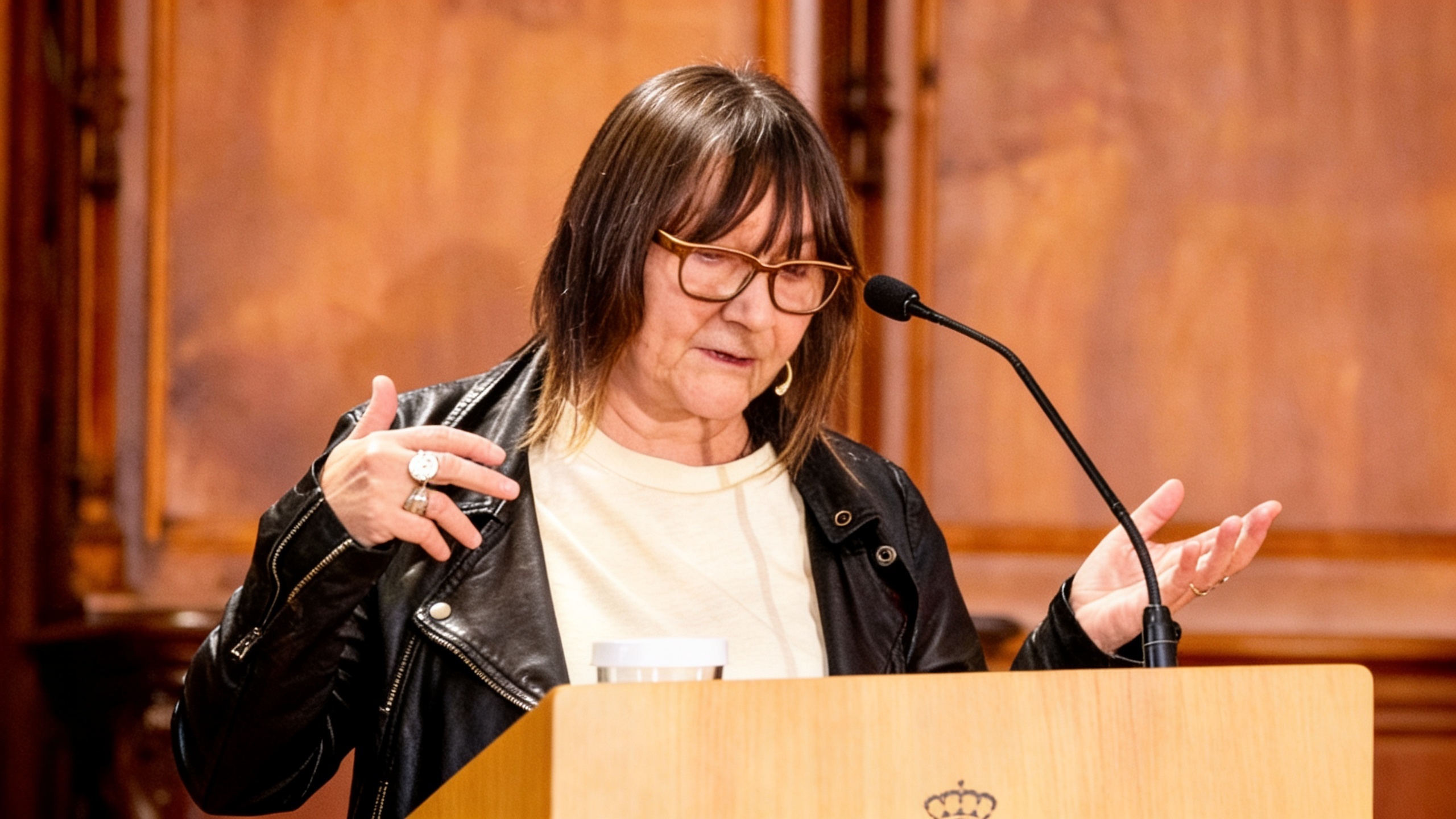 En Barcelona, trabajadores de bibliotecas interrumpen la charla de Ali Smith en Sant Jordi Español.News