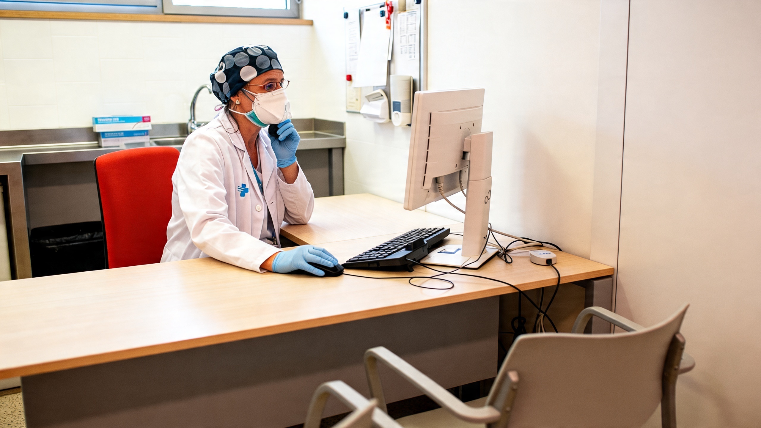 En Cataluña se detecta un ausentismo laboral encubierto en medio de debates sobre la duración de las bajas médicas Español.News