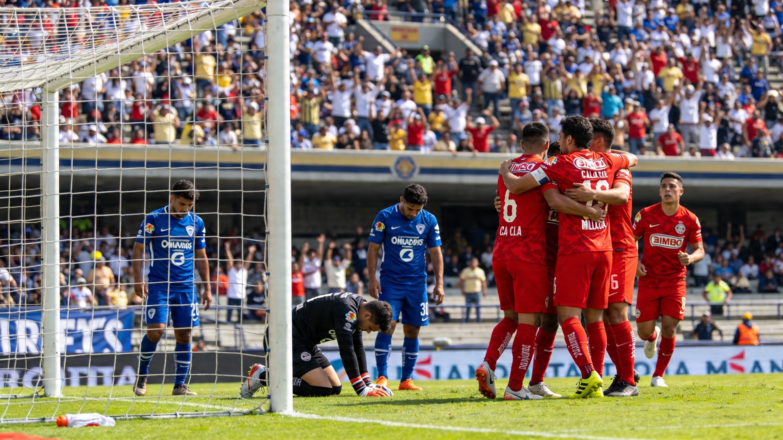 Errores defensivos y estándares definen el resultado del partido en Colombia Español.News