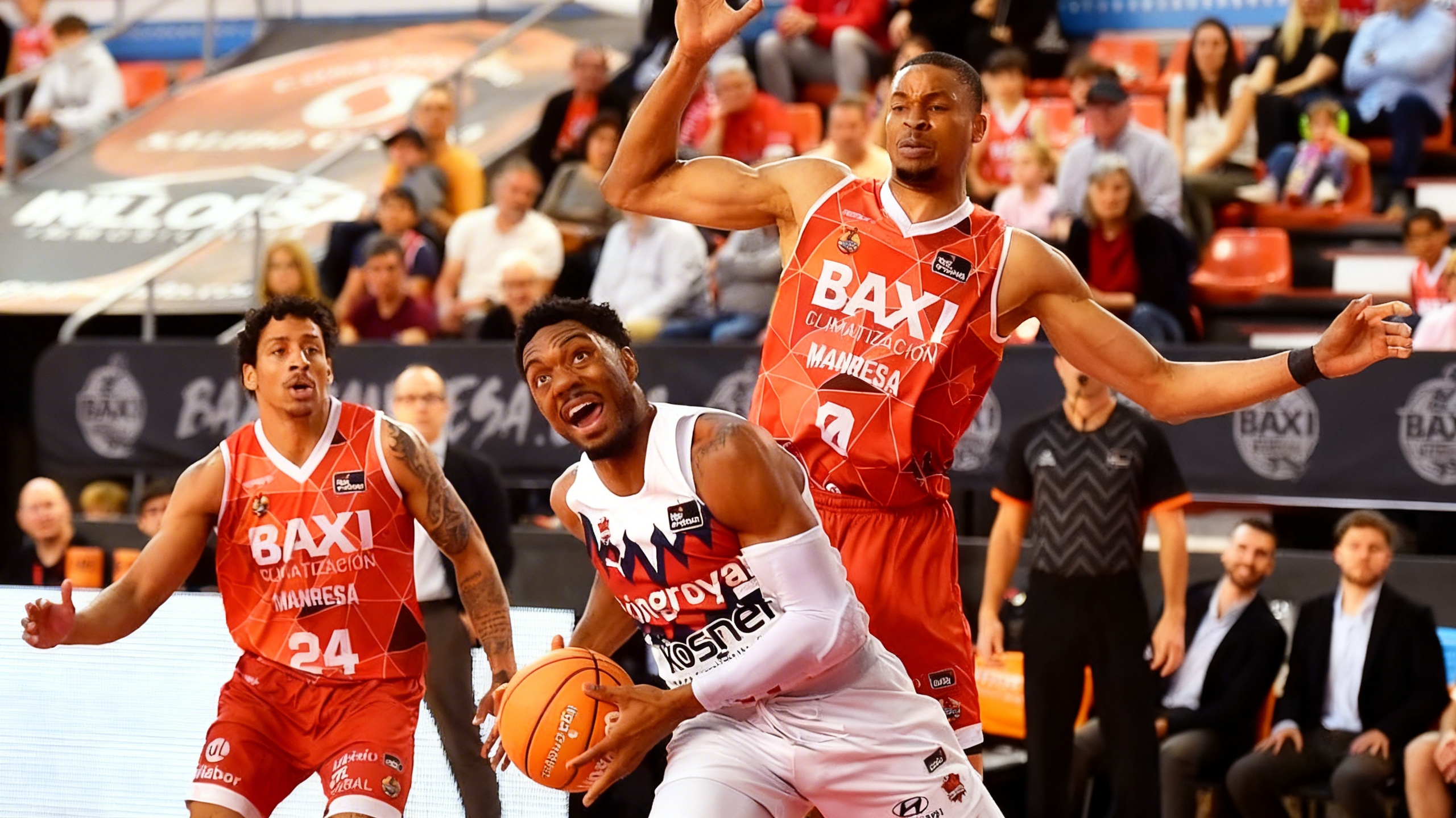 El inicio del partido Manresa-Baskonia sorprendió por la cantidad de faltas Español.News