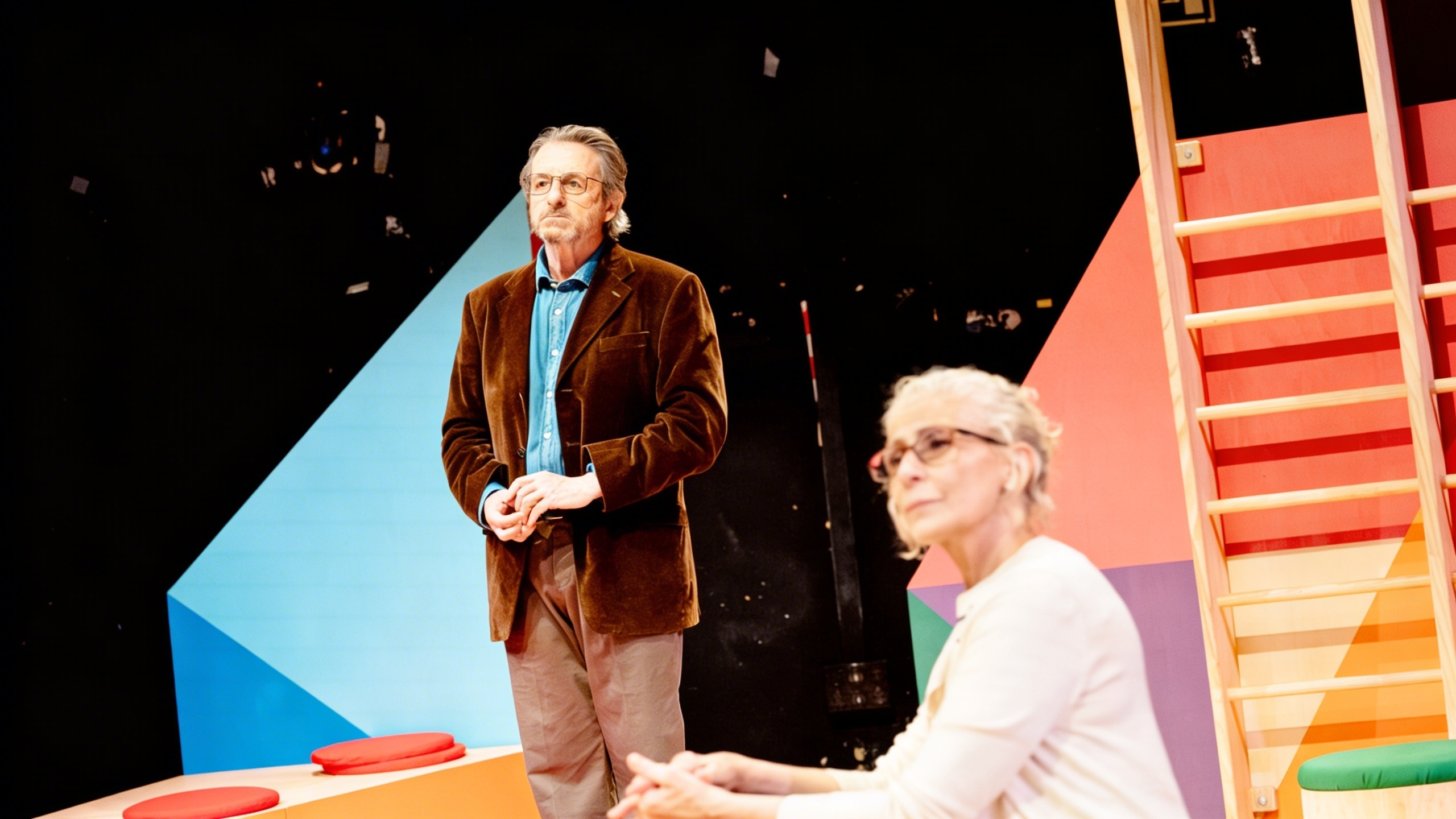 Barcelona presenta una comedia sobre el choque generacional y la crianza de los hijos Español.News