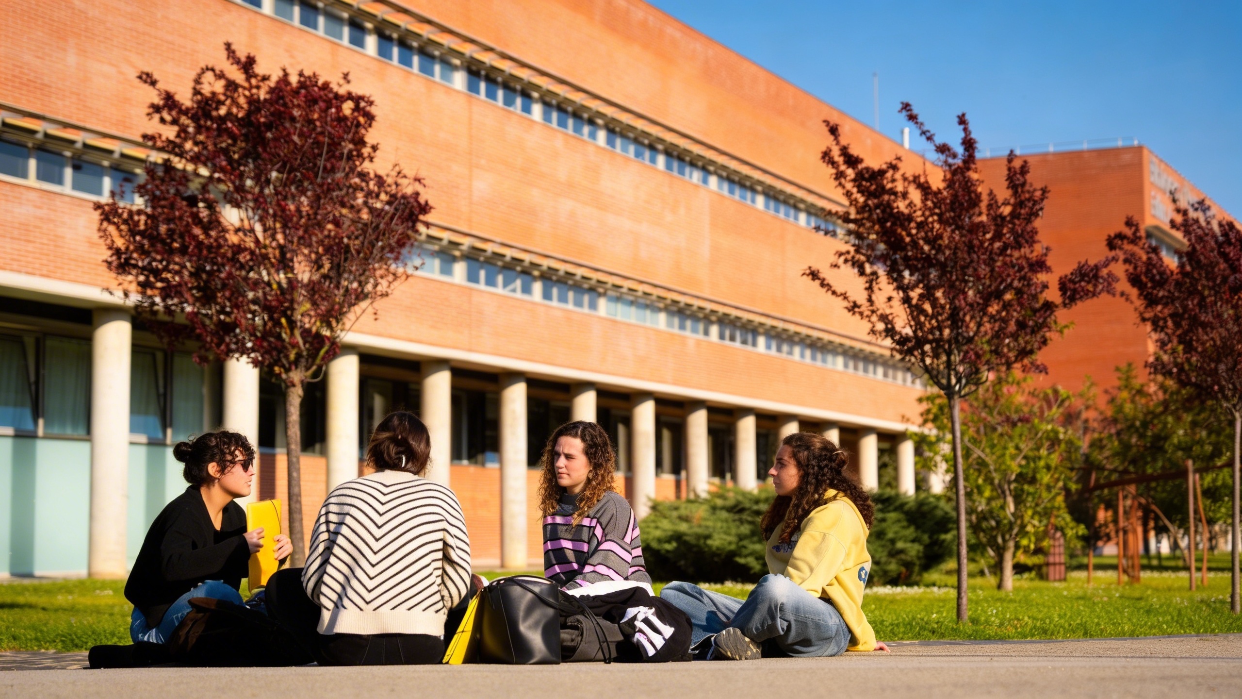 Futuros docentes en Cataluña apuestan por la enseñanza pese a los retos Español.News