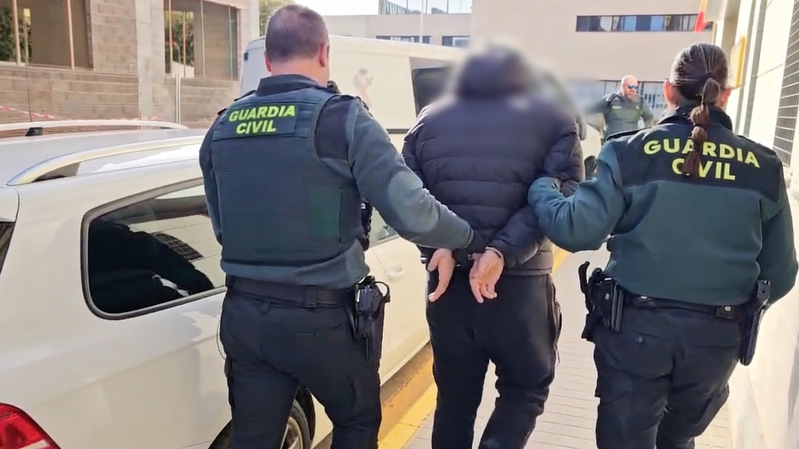 Vigilante de seguridad de una estación en Barcelona gravemente herido durante un robo Español.News