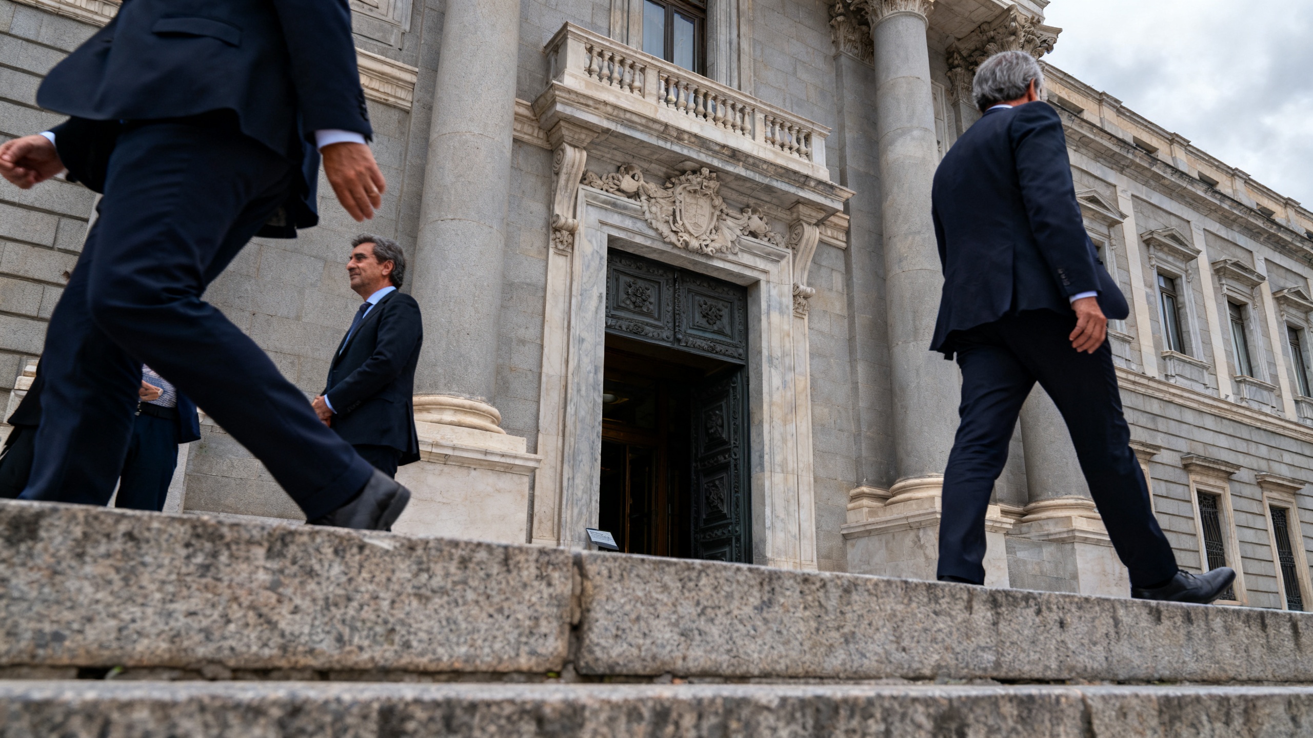 Investigaciones contra los círculos de Sánchez y Zapatero desatan debate sobre la independencia judicial Español.News