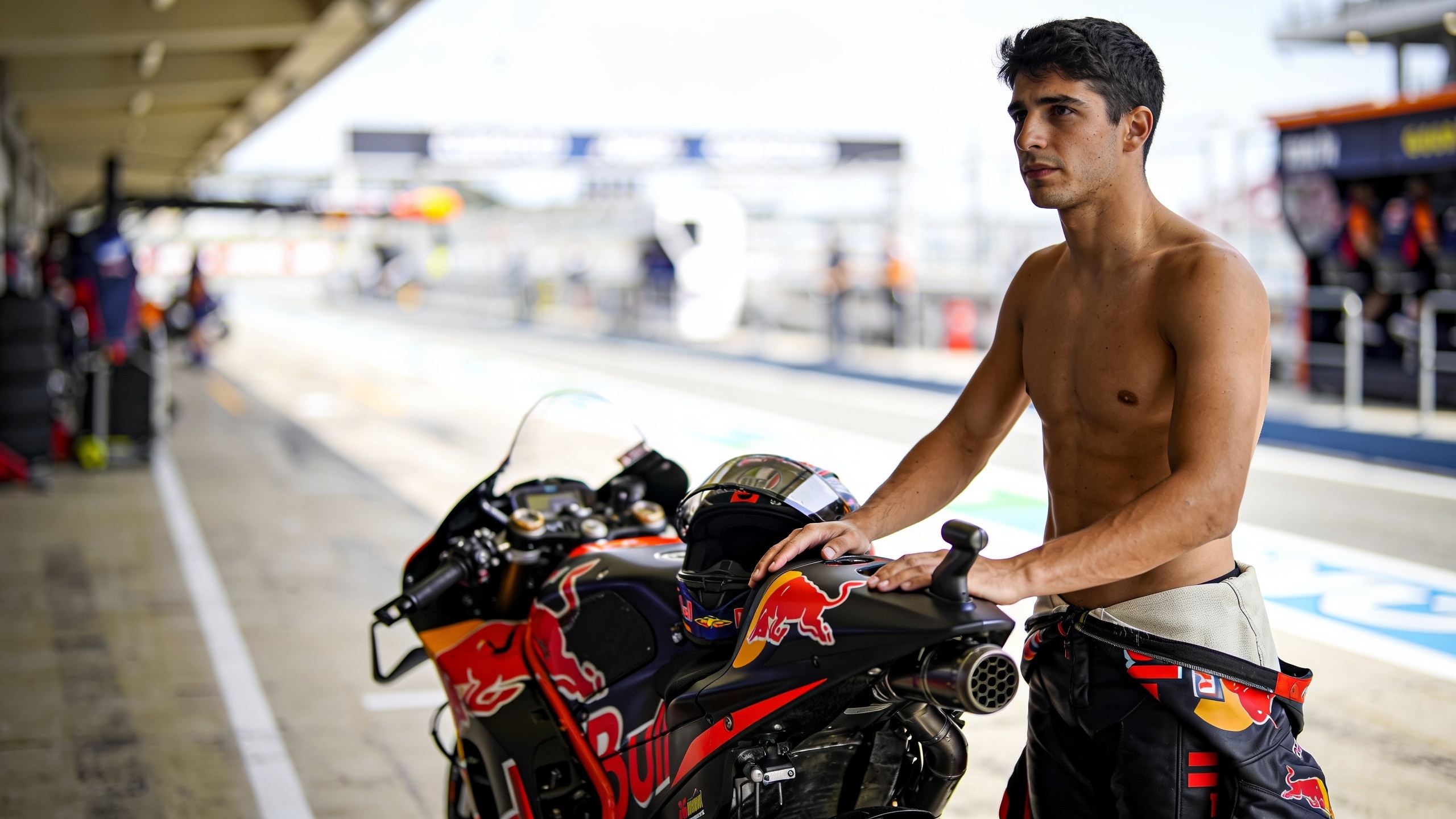 Pilotos de Ducati y Aprilia sobre el fenómeno Márquez y su ventaja psicológica Español.News