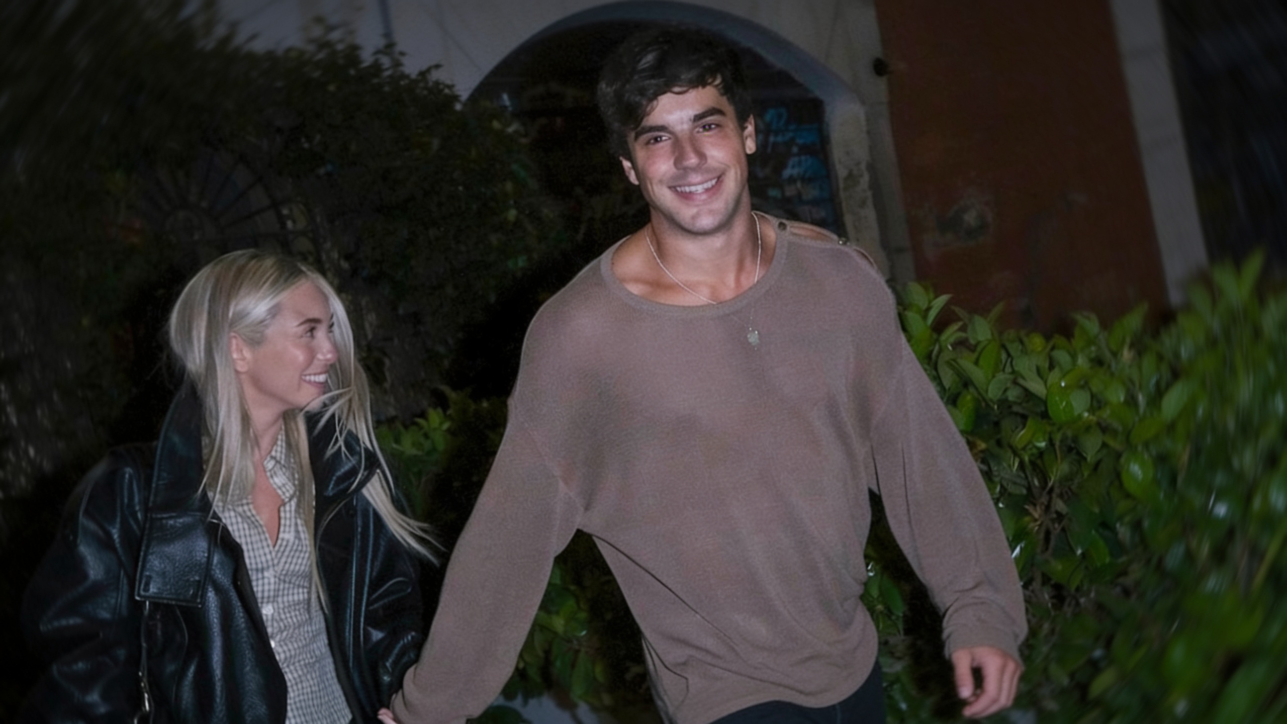 El inesperado 'like' de Óscar Casas a Ana Mena tras su ruptura Español.News